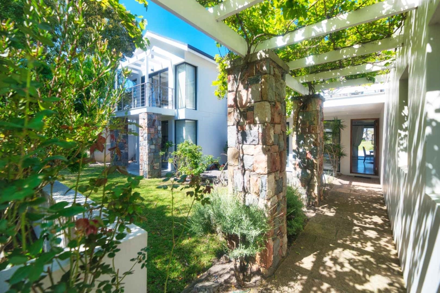 4 Bedroom Property for Sale in Fernkloof Estate Western Cape